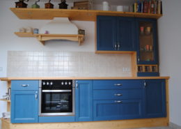 Unsere Referenzküchen - Kleine Küche mit blauen Fronten