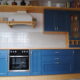 Unsere Referenzküchen - Kleine Küche mit blauen Fronten